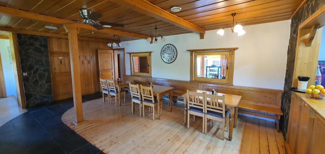 Katerina Restaurant A Penzion Развадов Екстериор снимка